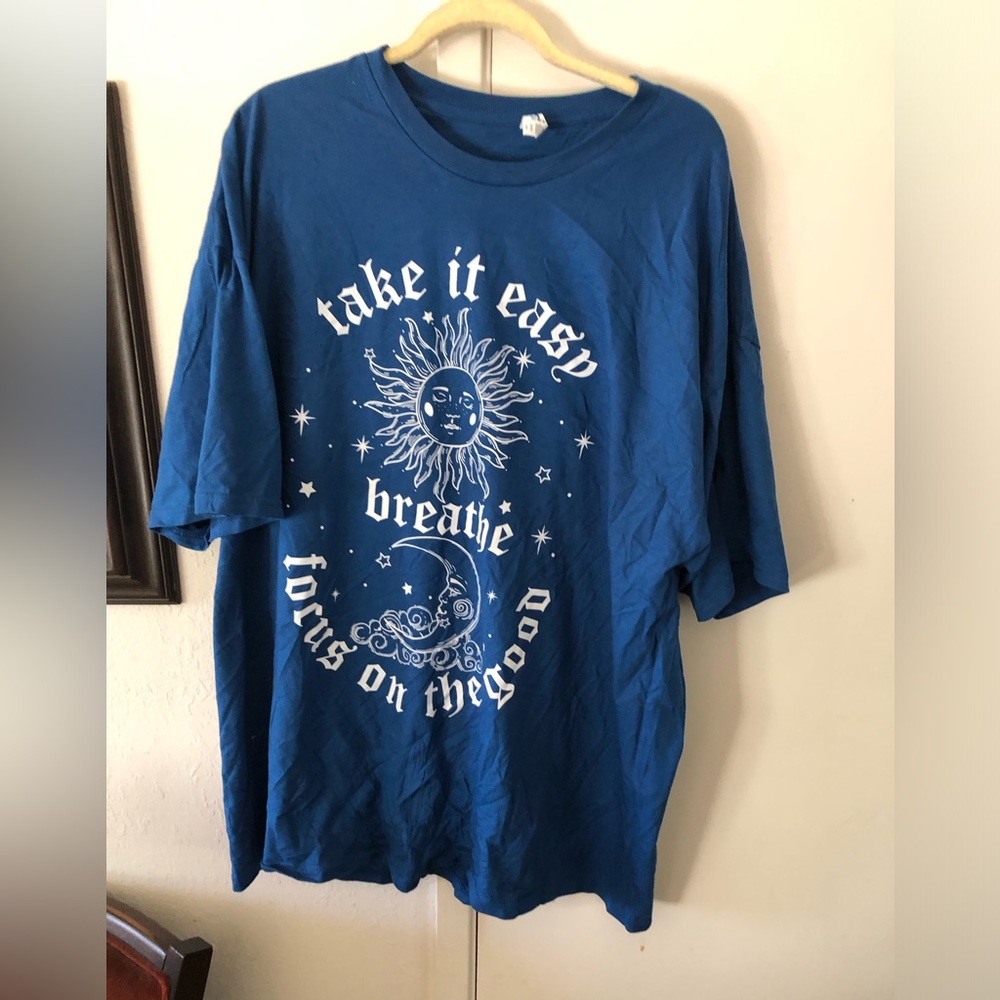 💫Blue Graphic T-Shirt with Sun and Moon Design- $16 or $13 w/offer 34A *tee deal